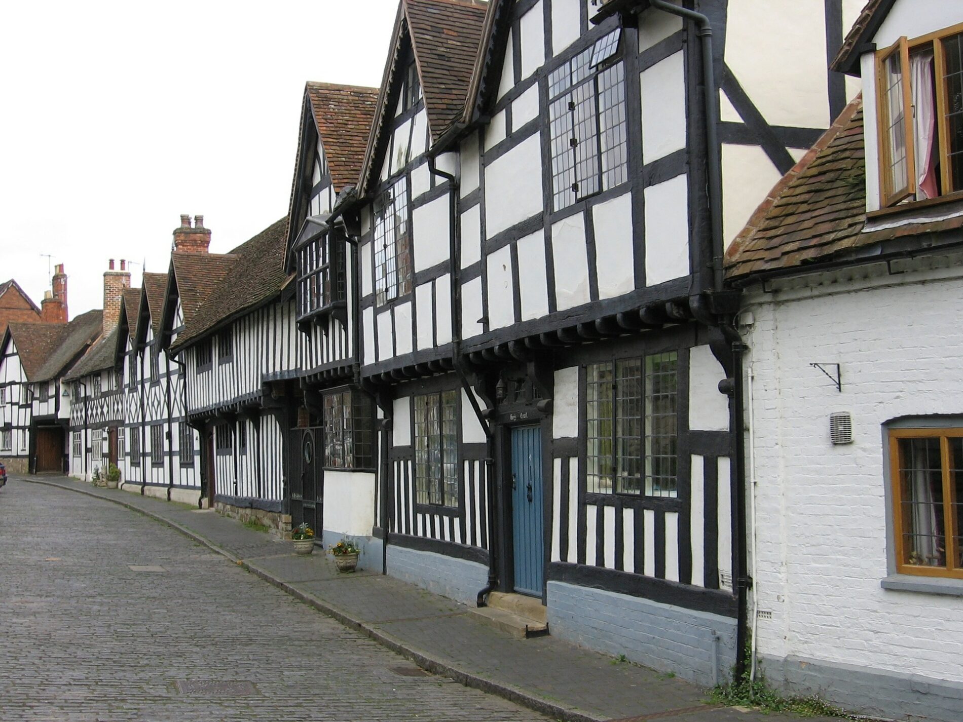 Living in Warwickshire & South Birmingham: A Guide for Home Buyers